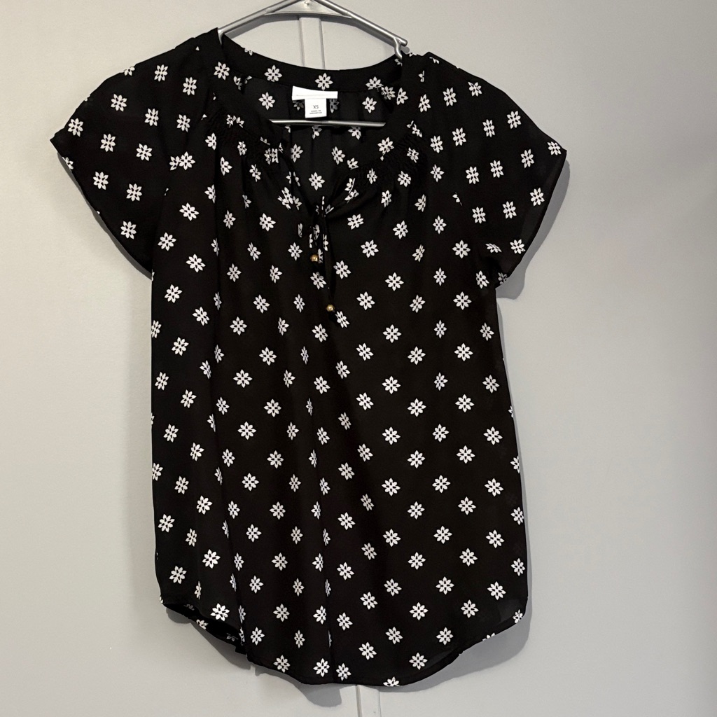 Liz Claiborne Black And White Geometric Blouse